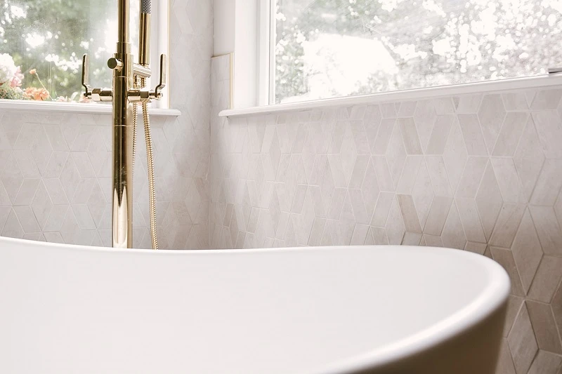 Tub area shines more with Atlas Concorde USA tile